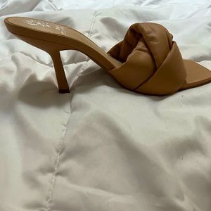 Brand new, Vince Camuto, 8.5, nude 3 inch heels